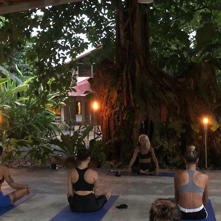 Jaco Inn Bagian luar foto